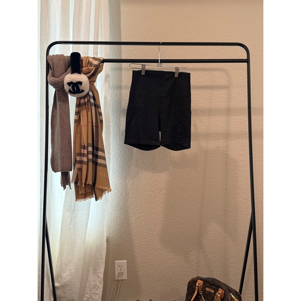 Lululemon Black High Rise Biker Shorts with Pockets Size 6 Activewear Athleisure